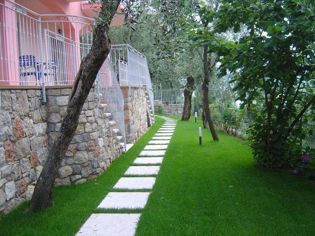 Hotel Residence Panoramica Бренцоне-суль-Гарда Экстерьер фото
